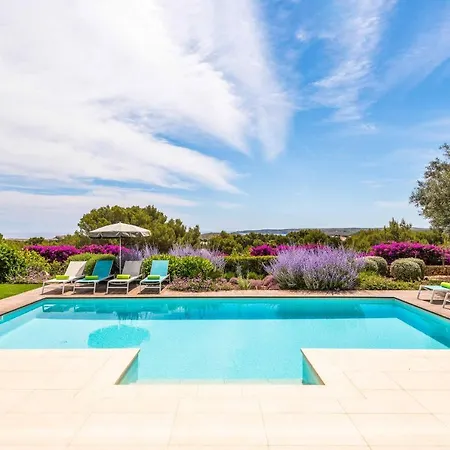 Sarah Βίλα Es Mercadal