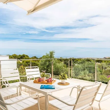 Sarah Βίλα Es Mercadal