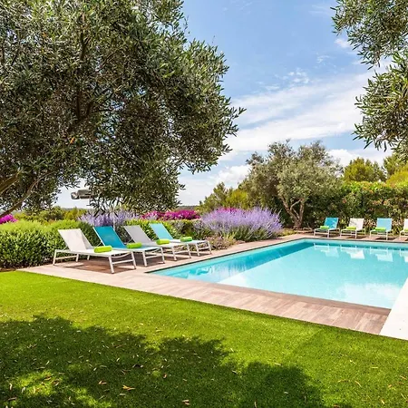 Sarah Βίλα Es Mercadal